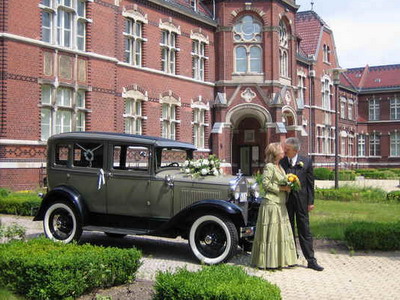 Hochzeitspaar Korduan vor dem Standesamt Neuk�lln